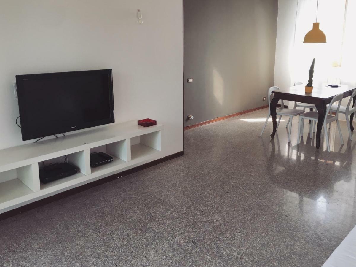 Sunny Family Apartment In Villa - Humanitas Forum Ieo 피에베엠마뉴엘레 외부 사진